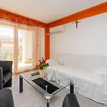Case de vacanță Bezaubernde Nur 500 Meter Zum Mit Meerblick, Privatpool, Grill, Waschmaschine Novi Vinodolski