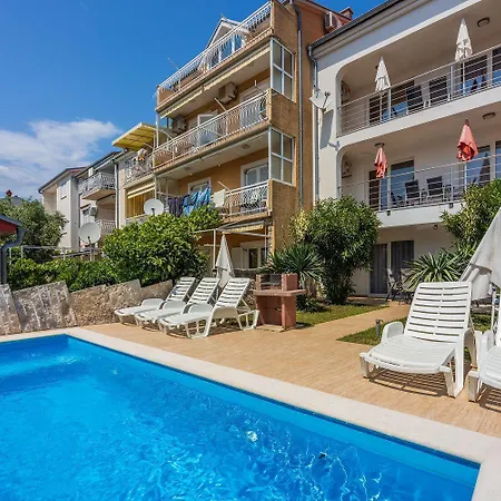 Bezaubernde Nur 500 Meter Zum Mit Meerblick, Privatpool, Grill, Waschmaschine Novi Vinodolski