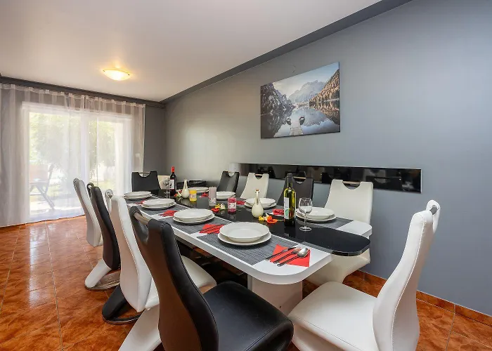 Bezaubernde Nur 500 Meter Zum Mit Meerblick, Privatpool, Grill, Waschmaschine Prázdninový dům Novi Vinodolski